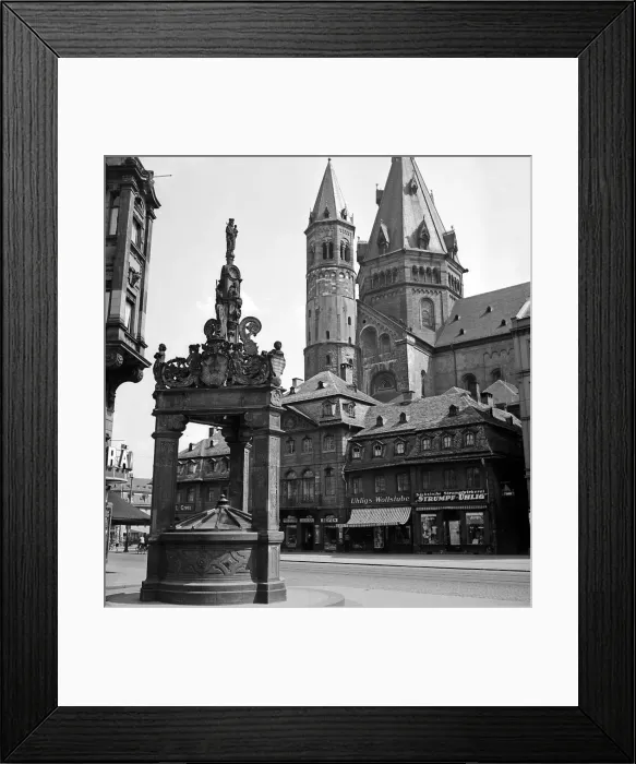 Framed Print : Mainz. Der Hohe Dom zu Mainz mit Marktplatz, Marktbrunnen und Geschäften am Dom Framed Print : Mainz. Der Hohe Dom zu Mainz mit Marktplatz, Marktbrunnen und Geschäften am Dom