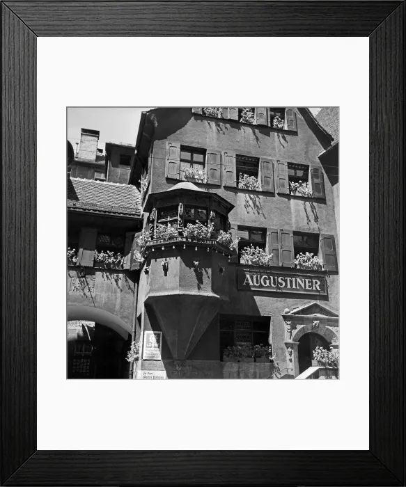 Framed Print : Stuttgart. Der Augustiner Bierausschank in der Altstadt von Stuttgart Framed Print : Stuttgart. Der Augustiner Bierausschank in der Altstadt von Stuttgart