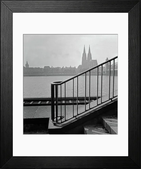 Framed Print : Köln. Blick von Deutz auf das Panorama von Köln mit der Hohenzollernbrücke Framed Print : Köln. Blick von Deutz auf das Panorama von Köln mit der Hohenzollernbrücke