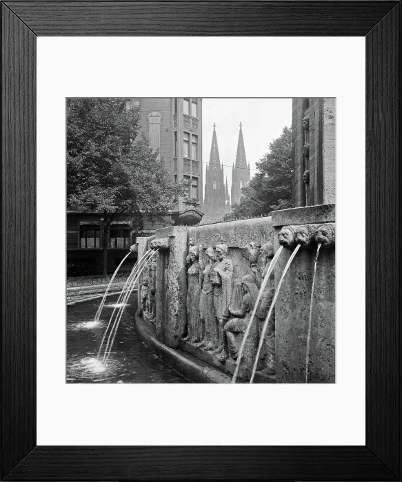 Framed Print : Köln. Der Römerbrunnen in Köln, Nähe Zeughausstraße, 1930er Jahre