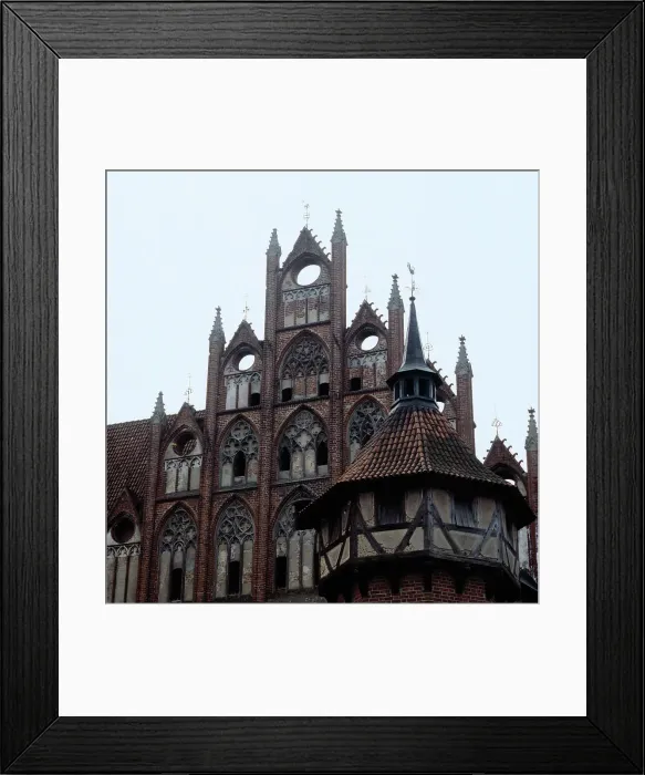 Framed Print : Polen. Die Marienburg (Zamek Malbork) des deutschen Mittelalterordens zwischen Framed Print : Polen. Die Marienburg (Zamek Malbork) des deutschen Mittelalterordens zwischen