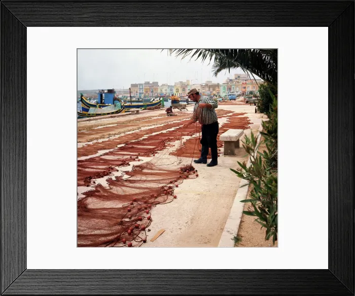 Framed Print : Malta. Reise nach Malta. Ein Fischer in Valetta. Travel to Malta. A fisher in Valetta Framed Print : Malta. Reise nach Malta. Ein Fischer in Valetta. Travel to Malta. A fisher in Valetta