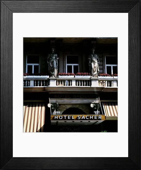 Framed Print : Wien. Frontseite und Markisen an einem Hotel in Wien, -sterreich um 1981 Framed Print : Wien. Frontseite und Markisen an einem Hotel in Wien, -sterreich um 1981