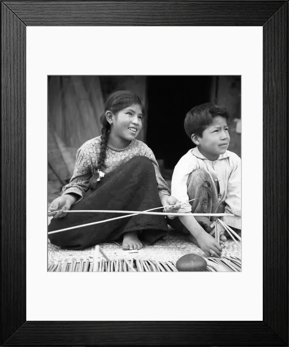 Framed Print : Peru. Kinder auf dem Markt in der Stadt Cajamarca, Peru 1960er Jahre Framed Print : Peru. Kinder auf dem Markt in der Stadt Cajamarca, Peru 1960er Jahre