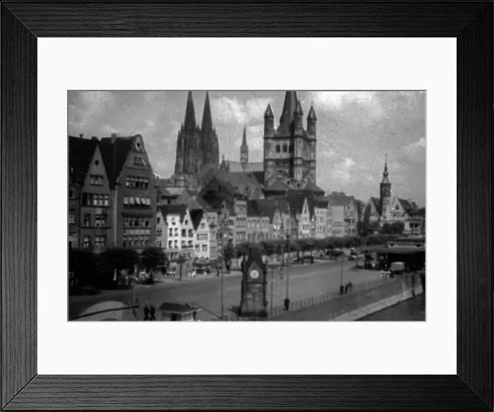 Framed Print : Köln. Rheinufer mit dem Pegel, dem Dom und der Kirche Groß St Framed Print : Köln. Rheinufer mit dem Pegel, dem Dom und der Kirche Groß St