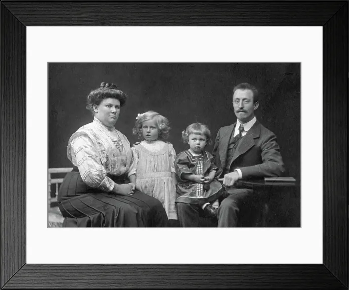 Framed Print : Familienfoto Framed Print : Familienfoto
