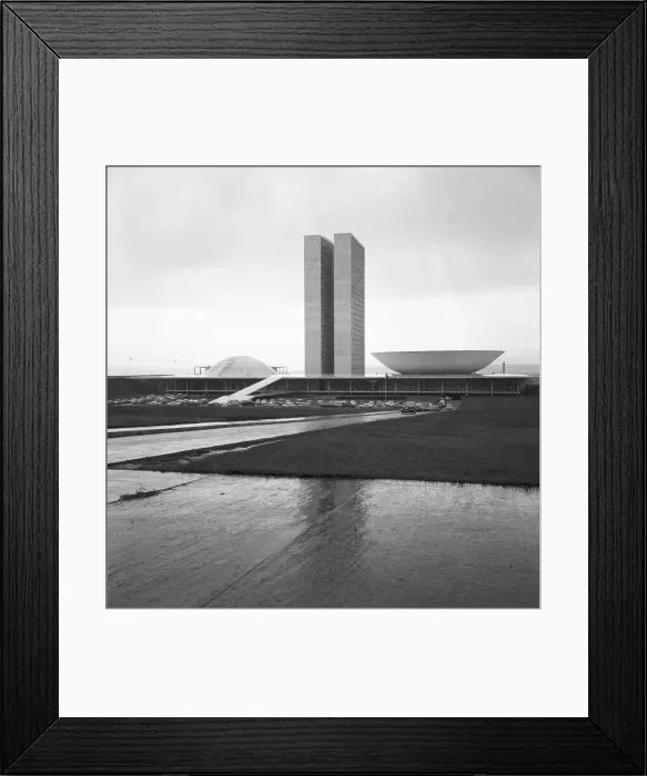 Framed Print : Brasilien. Kongressgebäude in Brasília, Brasilien 1966 Framed Print : Brasilien. Kongressgebäude in Brasília, Brasilien 1966