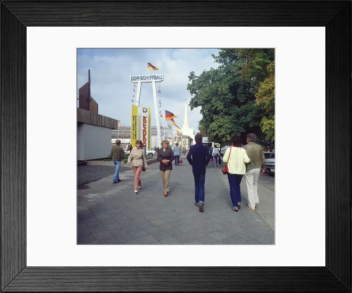 Framed Print : DDR, Leipzig, Leipziger messe: Erzeugnisse der DDR Framed Print : DDR, Leipzig, Leipziger messe: Erzeugnisse der DDR