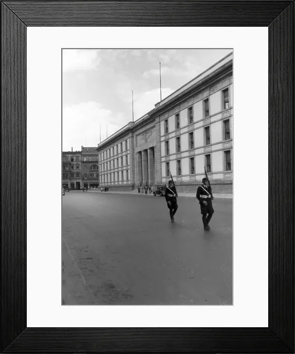 Gerahmter Druck : Luftfahrtmininsterium / Reichskanzlei / Ost-West-Achse Gerahmter Druck : Luftfahrtmininsterium / Reichskanzlei / Ost-West-Achse