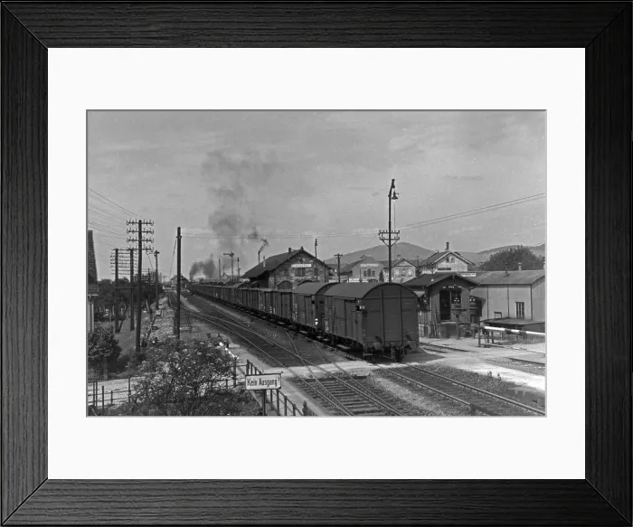 Framed Print : Erdbeerernte im Bühl Framed Print : Erdbeerernte im Bühl