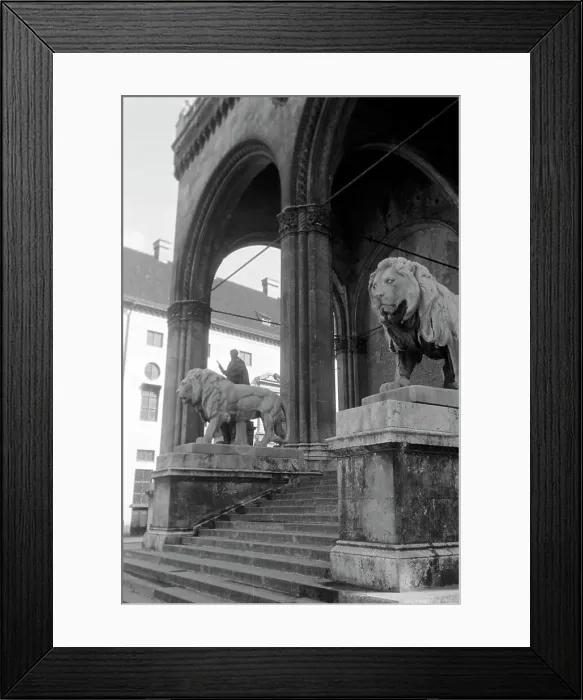 Framed Print : Historische Gebäude und Sehenswürdigkeiten in der Münchener Altstadt Framed Print : Historische Gebäude und Sehenswürdigkeiten in der Münchener Altstadt