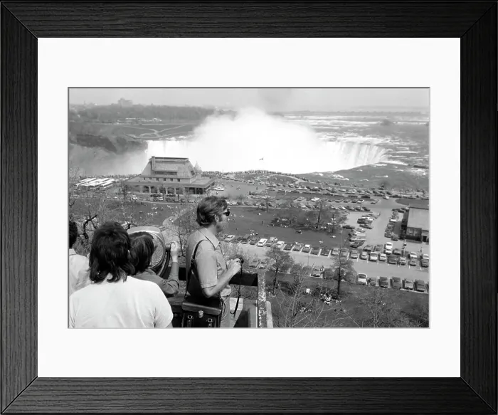 Framed Print : An den Niagarafällen Framed Print : An den Niagarafällen