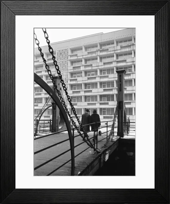 Stampa con cornice : Germany. Germania - Berlino circa il 1950, ponte delle fanciulle nella via della serele Stampa con cornice : Germany. Germania - Berlino circa il 1950, ponte delle fanciulle nella via della serele