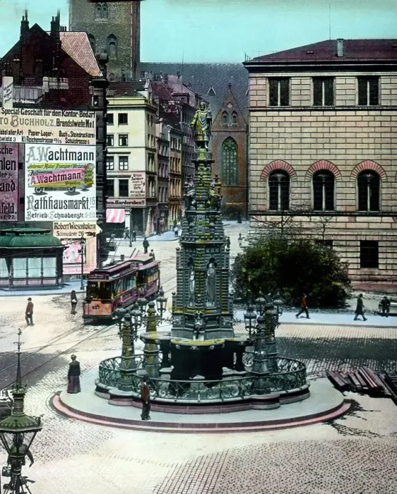 Framed Print : Aachen. Der Kaiser Karl Brunnen auf dem Fischmarkt in Hamburg, 1920er Jahre