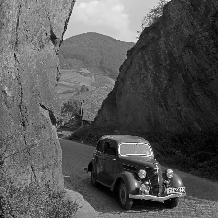 Stampa con cornice : Ahrtal. Con il Ford Eifel in movimento attraverso l'Ahrtal