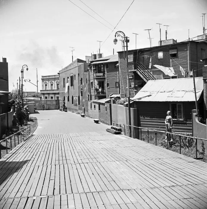 Gerahmter Druck : Blick auf eine Sackgasse in Buenos Aires, Argentinien, 1960er Jahre. Gerahmter Druck : Blick auf eine Sackgasse in Buenos Aires, Argentinien, 1960er Jahre.