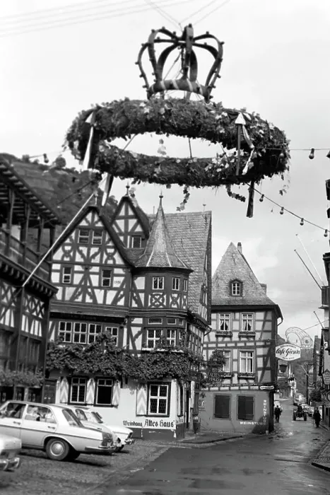 Gerahmter Druck : Bacharach. Hotel Altkölnischer Hof in der Blücherstraße in Bacharach, Deutschland 1968