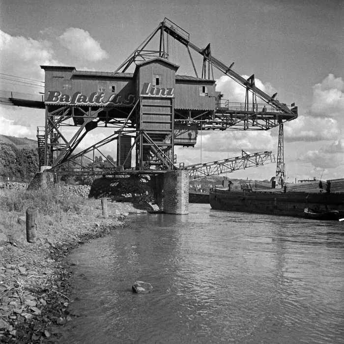 Stampa con cornice : Basalt. Fornitore del Basalt AG a Linze sul Reno, Germania negli anni '30