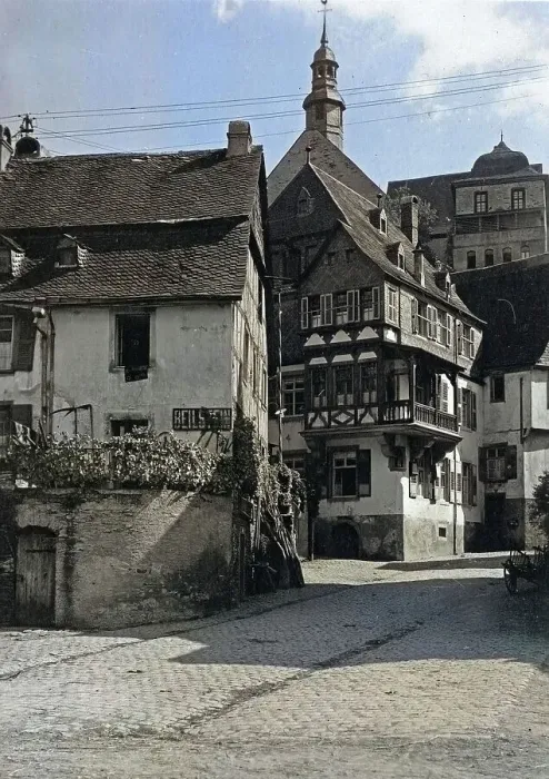 Impression encadrée : Beilstein. Maison à colombages à Beilstein sur la Moselle en Allemagne années 1930 Impression encadrée : Beilstein. Maison à colombages à Beilstein sur la Moselle en Allemagne années 1930