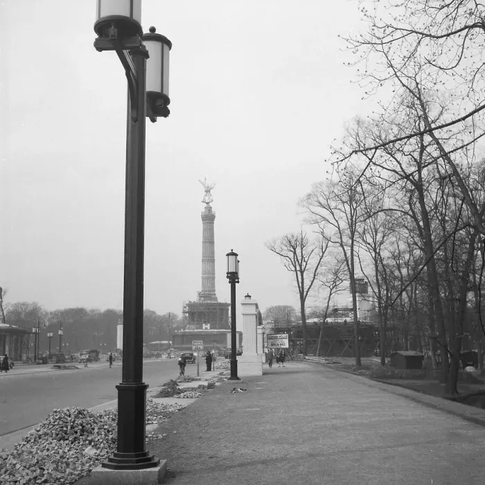 Framed Print : Berlin. Baustelle rund um die Siegessäule in Berlin, Deutschland 1930er Jahre