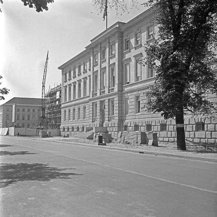 Framed Print : Berlin. Original-Bildunterschrift: Neugestaltung Berlin - Das Haus des Framed Print : Berlin. Original-Bildunterschrift: Neugestaltung Berlin - Das Haus des