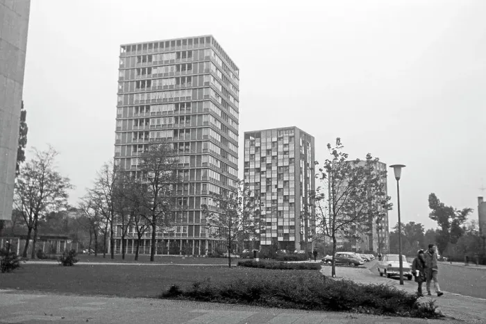 Framed Print : Berlin. Blick auf die Punkthäuser im Südlichen Hansaviertel in Berlin, Deutschland 1962 Framed Print : Berlin. Blick auf die Punkthäuser im Südlichen Hansaviertel in Berlin, Deutschland 1962