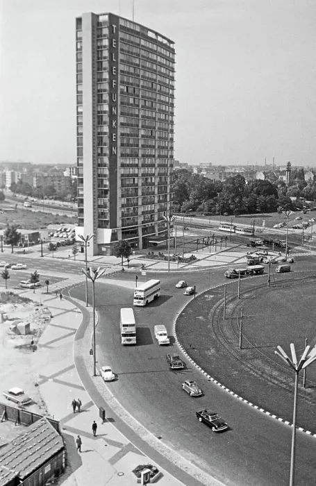 Framed Print : Berlin. Blick auf das Telefunken-Hochhaus am Ernst-Reuter-Platz in Berlin Charlottenburg Framed Print : Berlin. Blick auf das Telefunken-Hochhaus am Ernst-Reuter-Platz in Berlin Charlottenburg