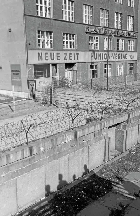 Impresión enmarcada : Berlin. Edificio del Unión Verlag: un negocio propio de la partido político Impresión enmarcada : Berlin. Edificio del Unión Verlag: un negocio propio de la partido político