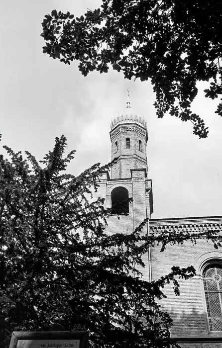 Stampa con cornice : Berlin. Sant Pietro e Paolo chiesa nel bosco di Düppel a Berlino vicino Stampa con cornice : Berlin. Sant Pietro e Paolo chiesa nel bosco di Düppel a Berlino vicino