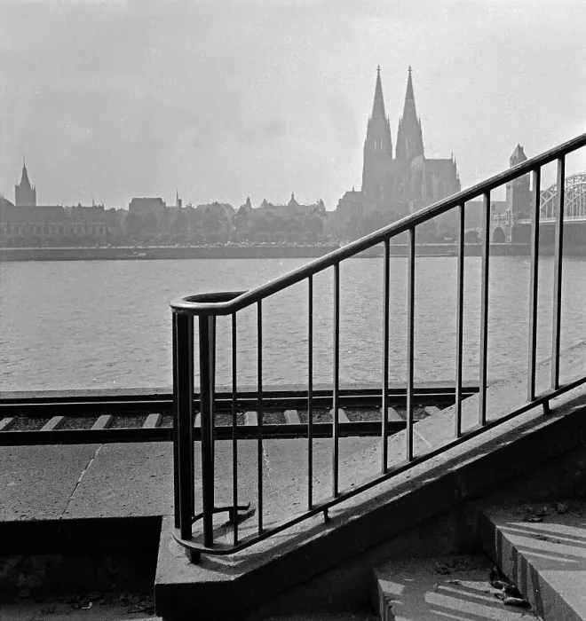 Framed Print : Köln. Blick von Deutz auf das Panorama von Köln mit der Hohenzollernbrücke Framed Print : Köln. Blick von Deutz auf das Panorama von Köln mit der Hohenzollernbrücke