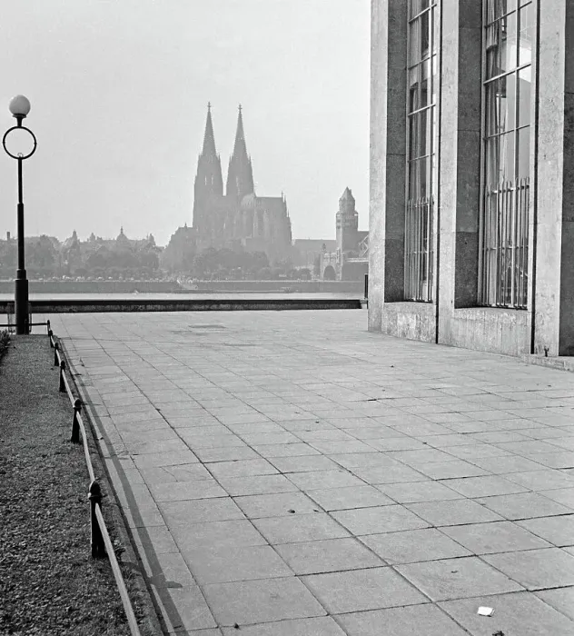 Impresión enmarcada : Köln. Vista desde uno de los edificios de la Feria Colonia a la ciudad Impresión enmarcada : Köln. Vista desde uno de los edificios de la Feria Colonia a la ciudad