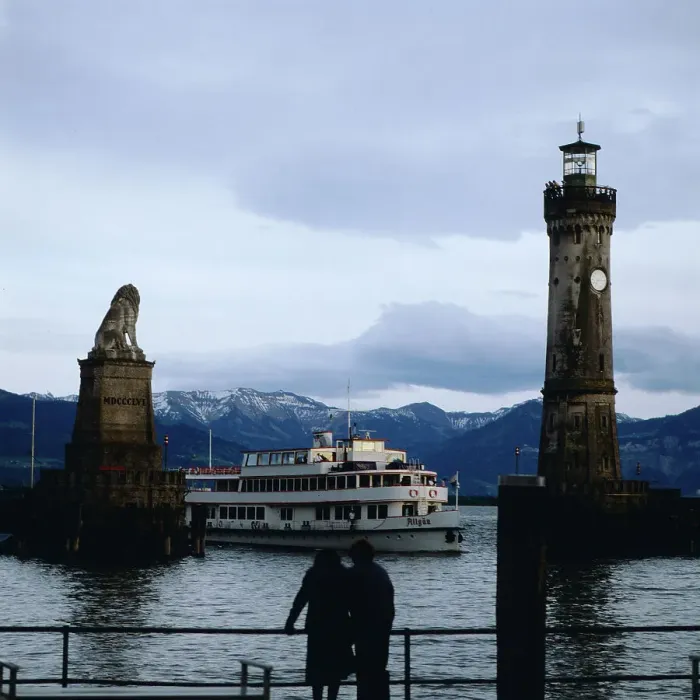 Stampa con cornice : Bodensee. Ferata nel porto di Lindau, in Baden-Württemberg intorno al 1983 Stampa con cornice : Bodensee. Ferata nel porto di Lindau, in Baden-Württemberg intorno al 1983