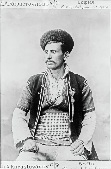 Framed Print : Bulgarien. Einheimischer in landestypischer Tracht im Bulgarien des ausgehenden 19 Framed Print : Bulgarien. Einheimischer in landestypischer Tracht im Bulgarien des ausgehenden 19