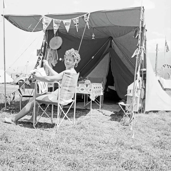 Stampa con cornice : Camping. Sul campeggio, Germania 1958 Stampa con cornice : Camping. Sul campeggio, Germania 1958
