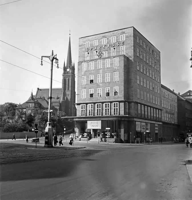 Impresión enmarcada : Chemnitz. Edificio de la Caja de Ahorros en el lugar del Pájaro en Chemnitz Impresión enmarcada : Chemnitz. Edificio de la Caja de Ahorros en el lugar del Pájaro en Chemnitz