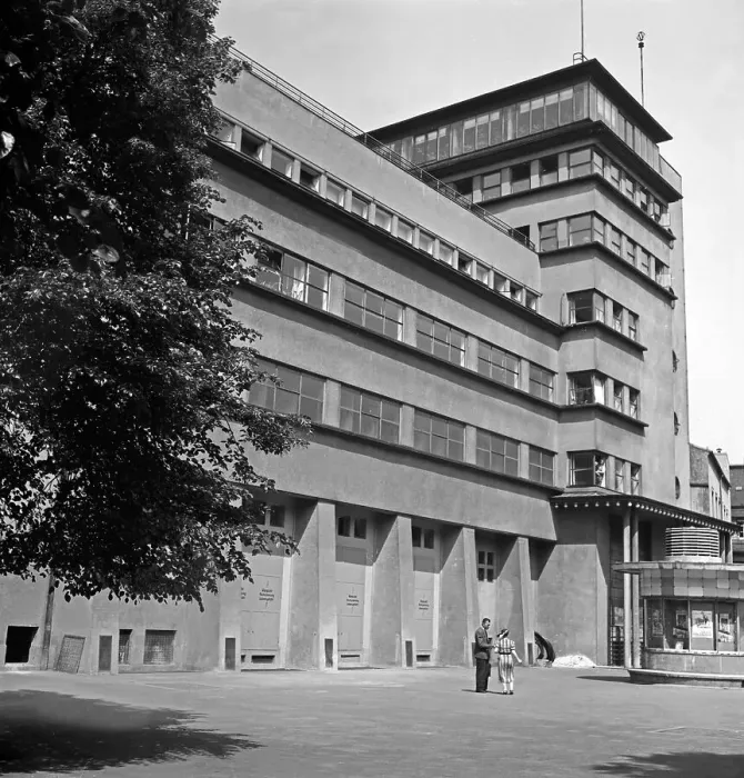 Stampa con cornice : Chemnitz. Un impianto di trasformazione a Chemnitz, Germania negli anni '30 Stampa con cornice : Chemnitz. Un impianto di trasformazione a Chemnitz, Germania negli anni '30