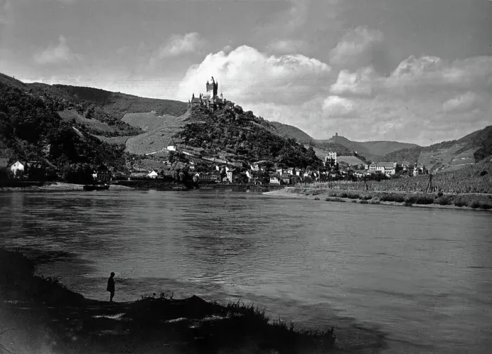 Impression encadrée : Cochem. Vue sur la Reichsburg à Cochem sur le Rhin Impression encadrée : Cochem. Vue sur la Reichsburg à Cochem sur le Rhin