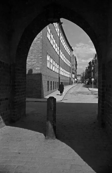Impresión enmarcada : Cottbus. Paseo por la ciudad de Cottbus, Alemania décadas de 1930 Impresión enmarcada : Cottbus. Paseo por la ciudad de Cottbus, Alemania décadas de 1930