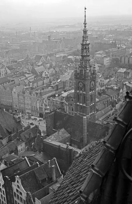 Impresión enmarcada : Danzig. Vista al ayuntamiento de Rechtstädtische desde la torre de la Marienkirche