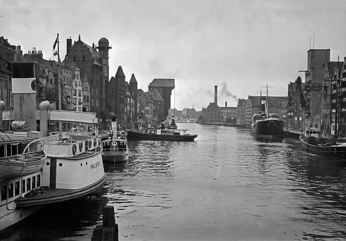 Stampa con cornice : Danzig. Navi nel porto di Danzica, Germania anni '30 Stampa con cornice : Danzig. Navi nel porto di Danzica, Germania anni '30