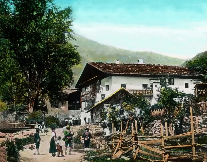 Framed Print : Tirol. Das Wirtshaus am Sand in Tirol, 1920er Jahre. Hostelry in Tyrol, 1920s Framed Print : Tirol. Das Wirtshaus am Sand in Tirol, 1920er Jahre. Hostelry in Tyrol, 1920s