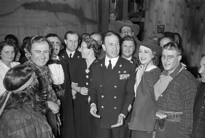 Impression encadrée : À l'opéra. Préparation d'une représentation de l'opéra en Allemagne pendant