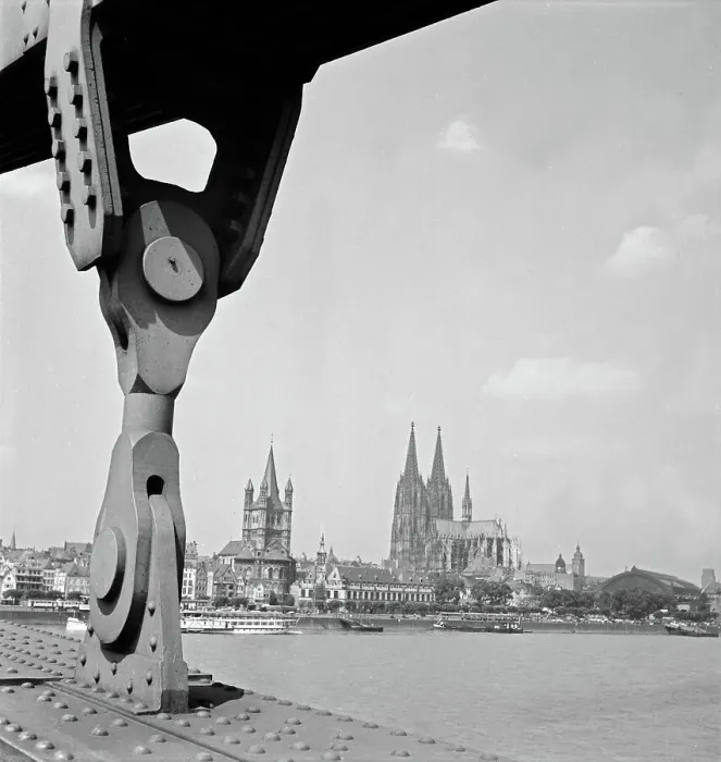 Stampa con cornice : Köln. La vecchia città di Colonia con il suo duomo e la chiesa di San Martino Stampa con cornice : Köln. La vecchia città di Colonia con il suo duomo e la chiesa di San Martino