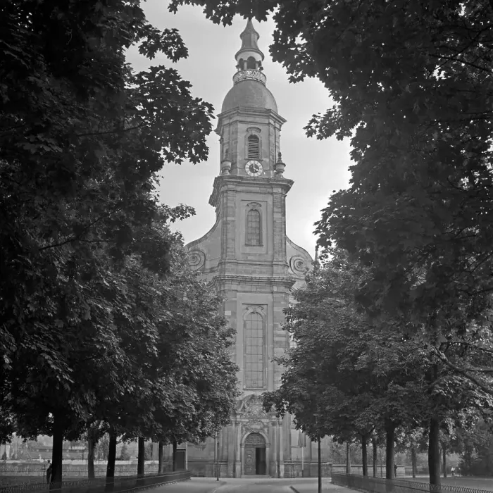 Impression encadrée : Trier. L'église Saint-Paul à Trèves en Allemagne dans les années trente Impression encadrée : Trier. L'église Saint-Paul à Trèves en Allemagne dans les années trente