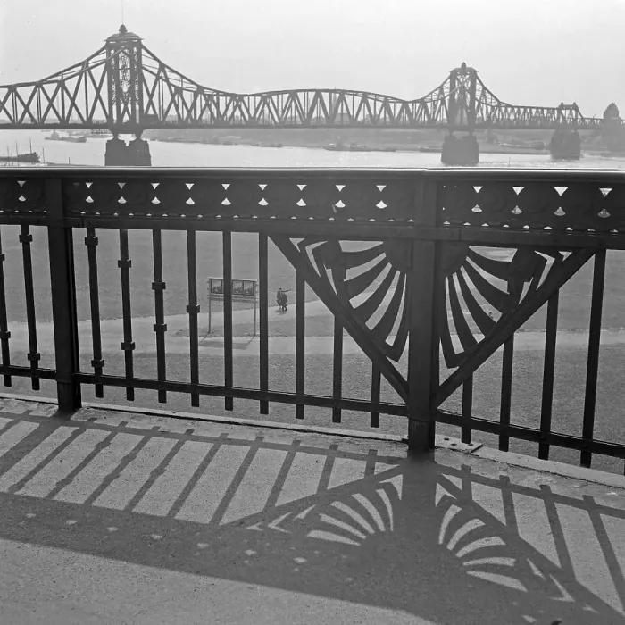 Stampa con cornice : Duisburg. Scorcere alla nuova ponte sul fiume Reno a Düsseldorf Stampa con cornice : Duisburg. Scorcere alla nuova ponte sul fiume Reno a Düsseldorf