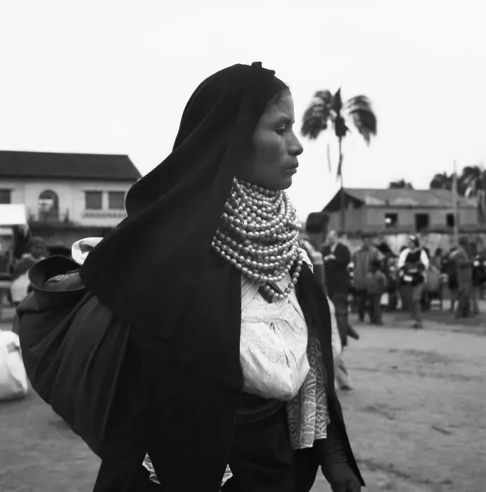 Gerahmter Druck : Ecuador. Bildnis einer Frau in Otavollo, Ecuador 1960er Jahren Gerahmter Druck : Ecuador. Bildnis einer Frau in Otavollo, Ecuador 1960er Jahren