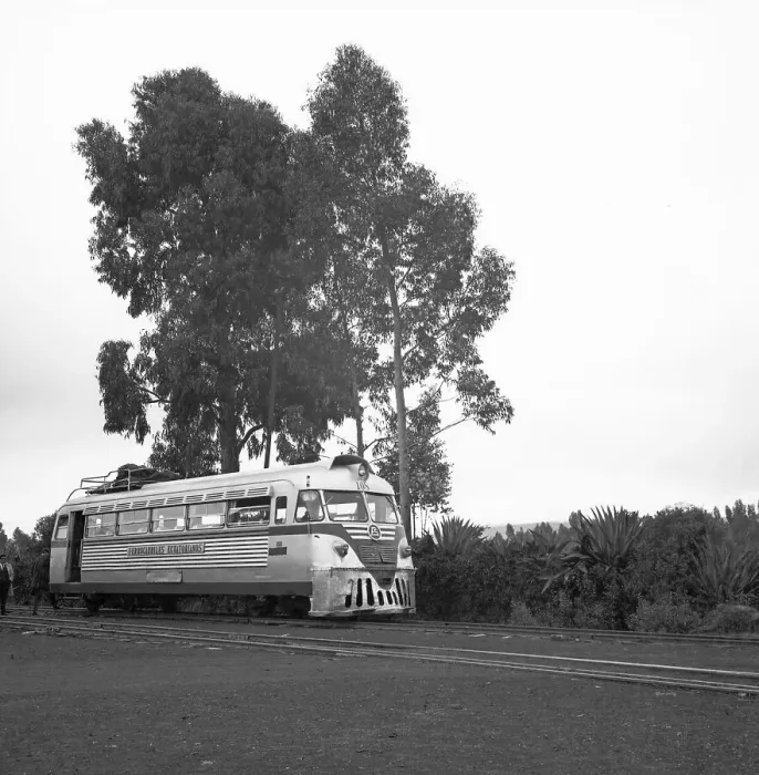 Framed Print : Ecuador. Mit deM Schienenbus auf dem Weg zur Stadt Quito, Ecuador 1960er Jahre
