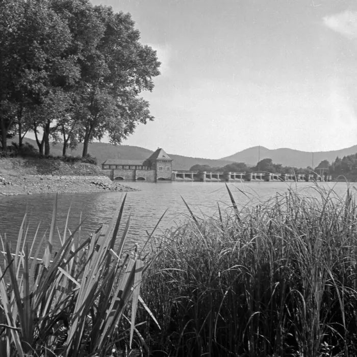 Stampa con cornice : Edersee. La diga sulla barriera sul lago di Eders see a Hessia Germania negli anni trenta