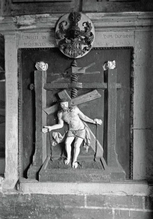 Framed Print : Ediger. Ein Relief in der Kirche St. Martin in Ediger an der Mosel zeigt