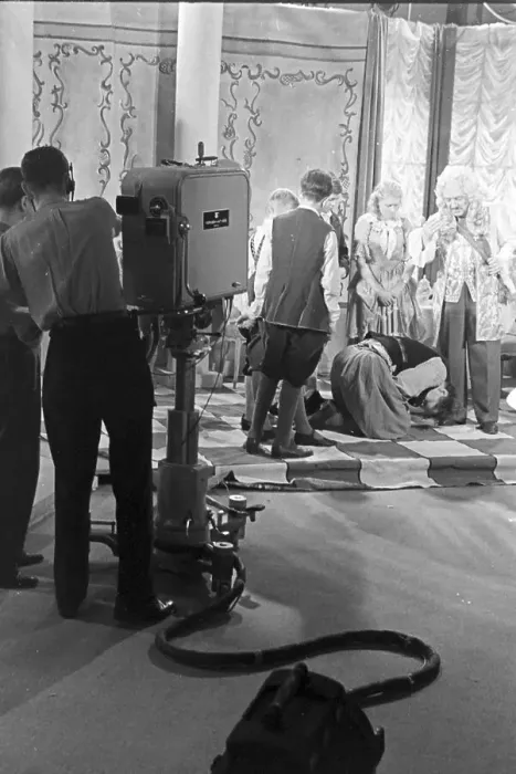 Gerahmter Druck : Deutsche Fernseh-Rundfunk-Aufnahmen in den 1930er Jahren Gerahmter Druck : Deutsche Fernseh-Rundfunk-Aufnahmen in den 1930er Jahren